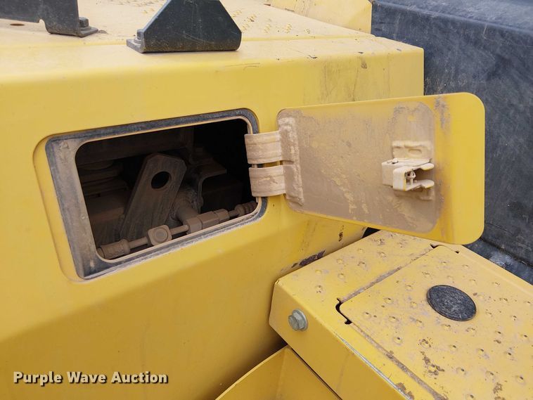 image for item EC1226 2017 Komatsu HD605-8 haul truck