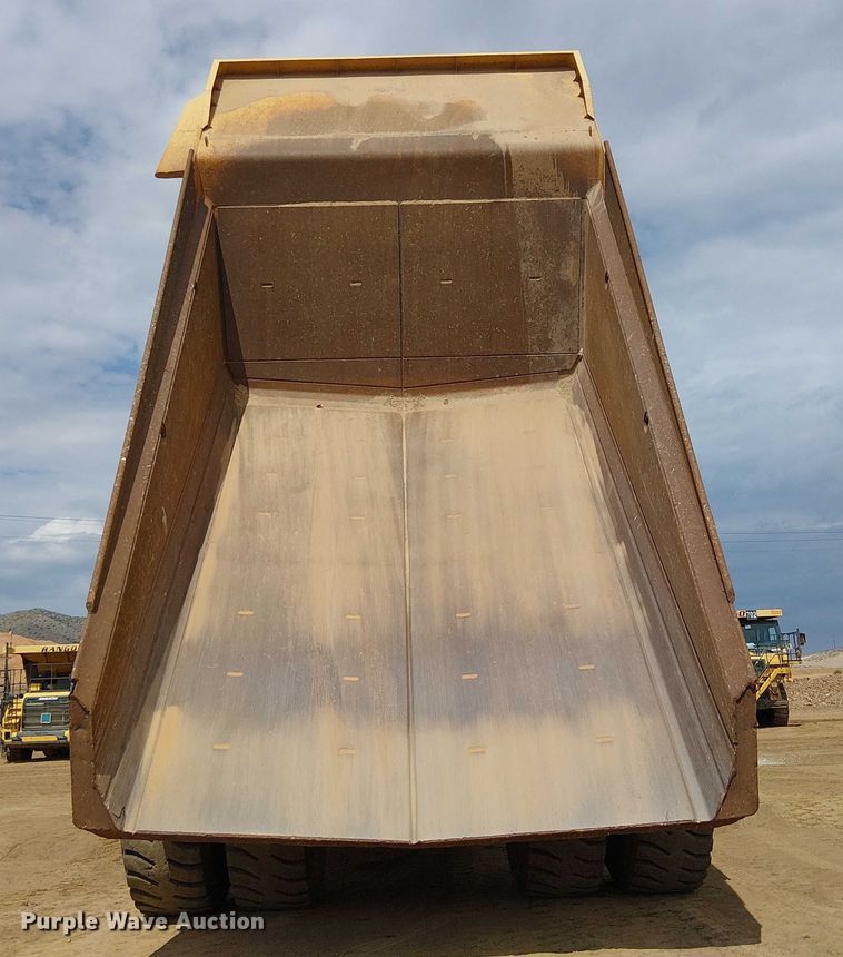 image for item EC1227 2015 Komatsu HD605-7E0 haul truck