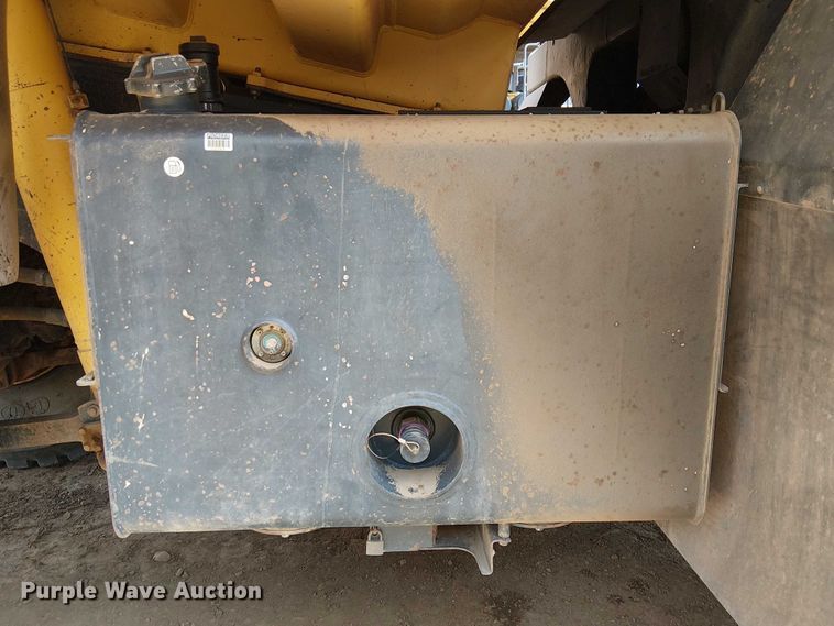 image for item EC1227 2015 Komatsu HD605-7E0 haul truck