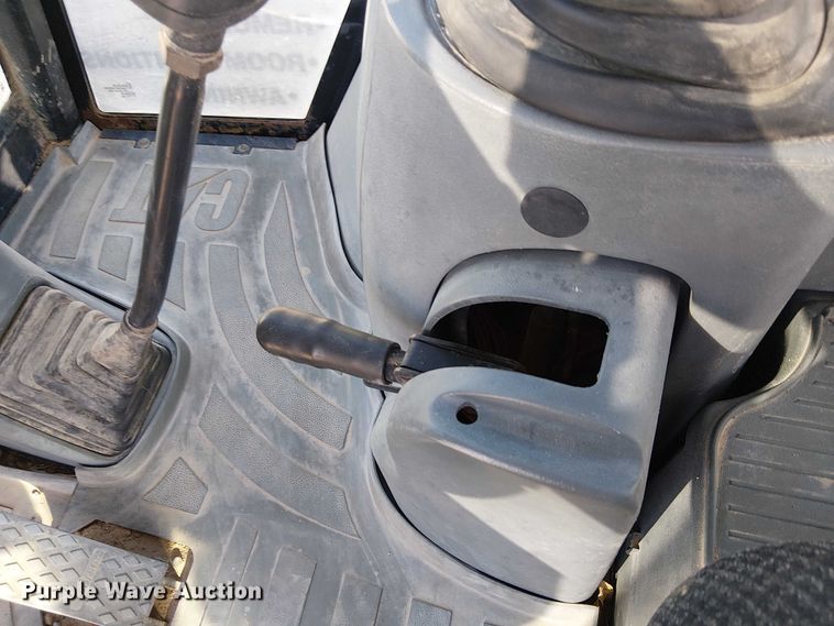 image for item EC1321 2005 Caterpillar 420D backhoe