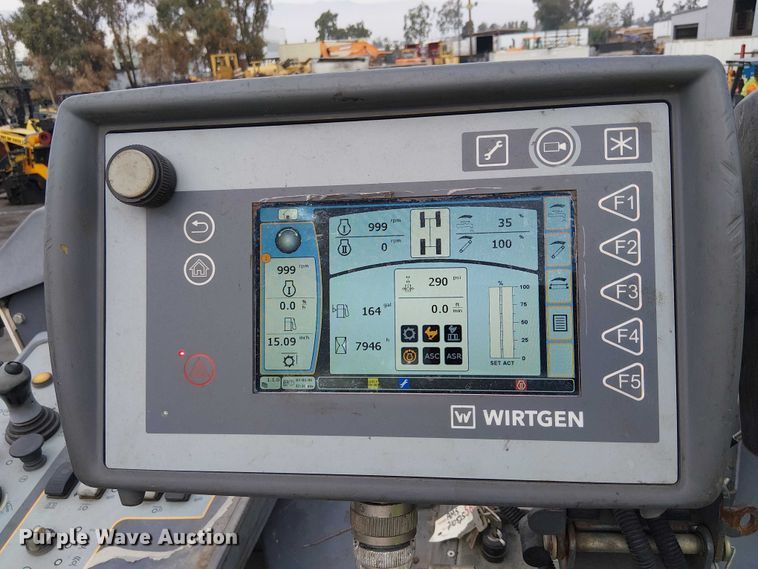 image for item EC1332 2015 Wirtgen W210i milling machine