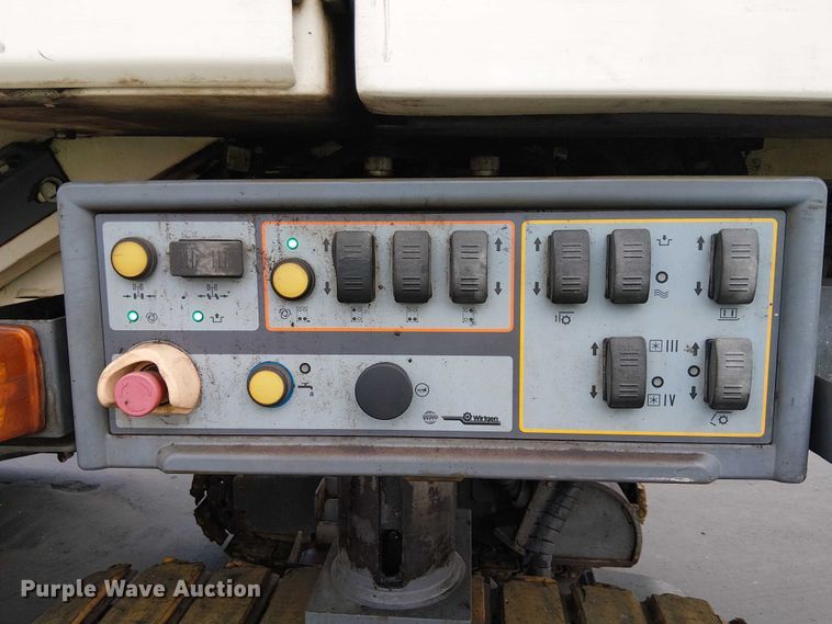 image for item EC1332 2015 Wirtgen W210i milling machine