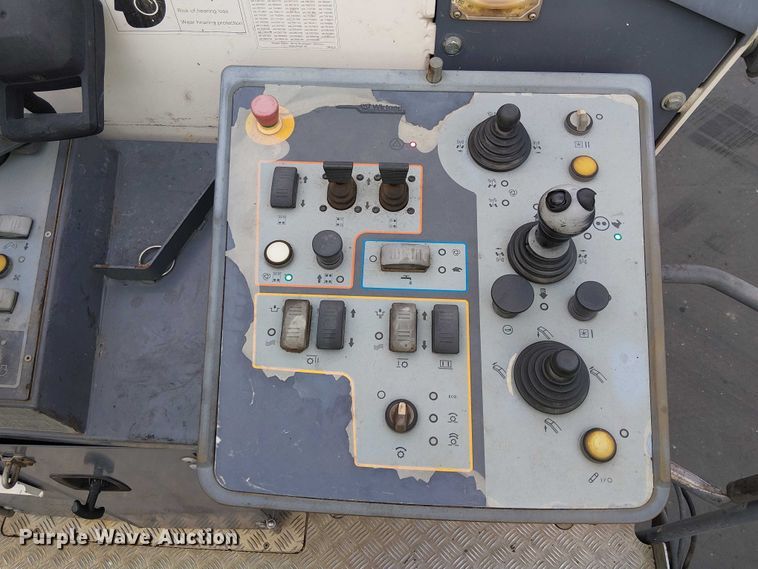 image for item EC1332 2015 Wirtgen W210i milling machine