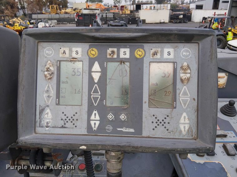 image for item EC1332 2015 Wirtgen W210i milling machine