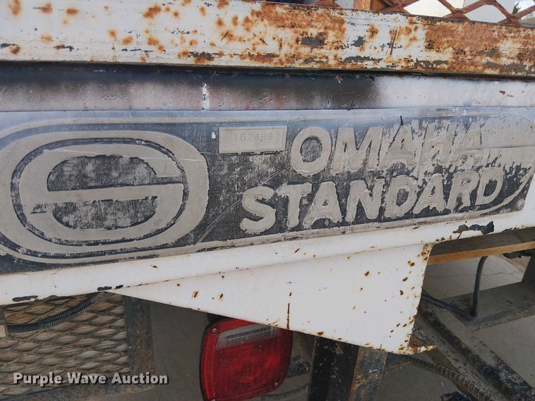 image for item EC1351 2003 Chevrolet Silverado 3500HD flatbed pickup truck