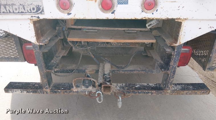 image for item EC1351 2003 Chevrolet Silverado 3500HD flatbed pickup truck