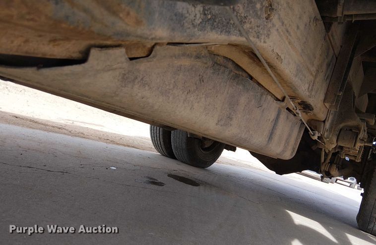 image for item EC1351 2003 Chevrolet Silverado 3500HD flatbed pickup truck