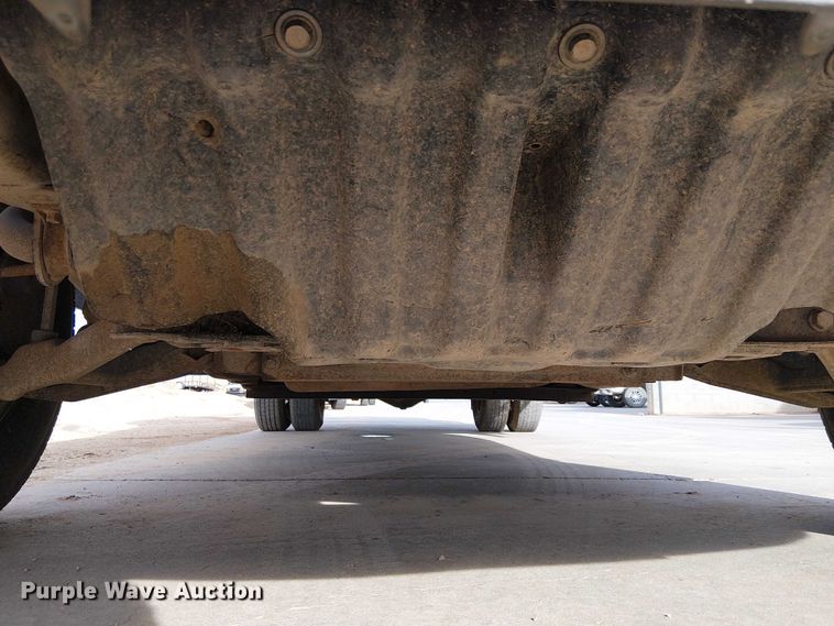 image for item EC1351 2003 Chevrolet Silverado 3500HD flatbed pickup truck