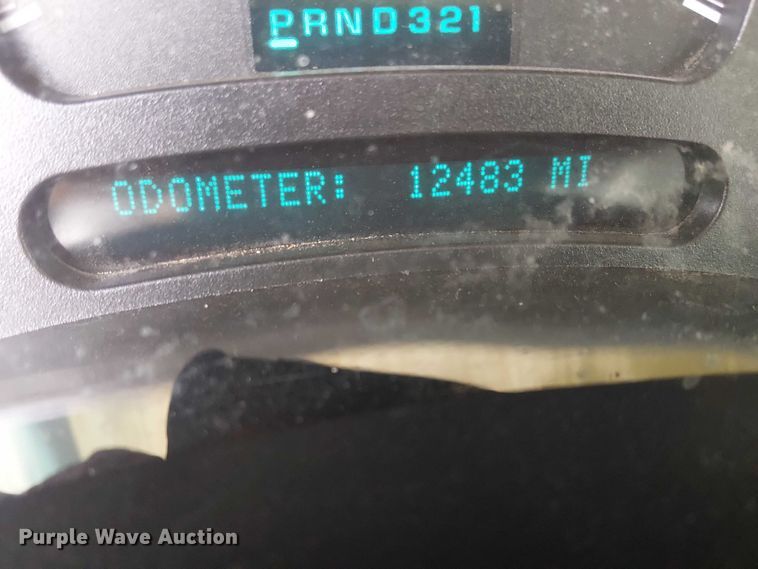 image for item EC1351 2003 Chevrolet Silverado 3500HD flatbed pickup truck