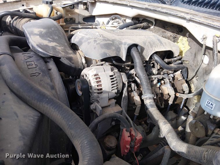 image for item EC1351 2003 Chevrolet Silverado 3500HD flatbed pickup truck