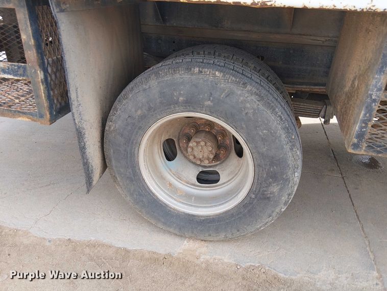 image for item EC1351 2003 Chevrolet Silverado 3500HD flatbed pickup truck