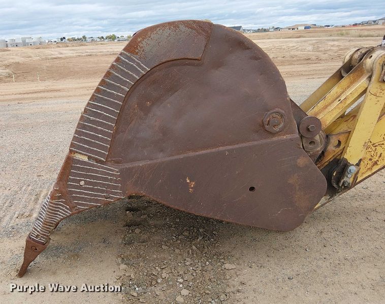 image for item EC1359 Caterpillar 235B excavator