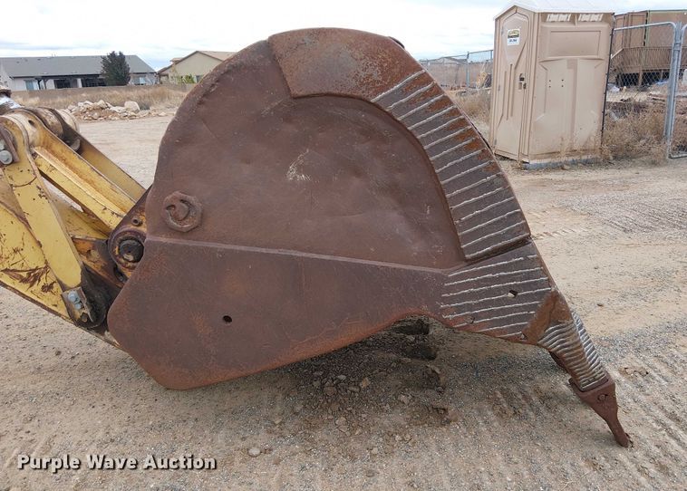 image for item EC1359 Caterpillar 235B excavator