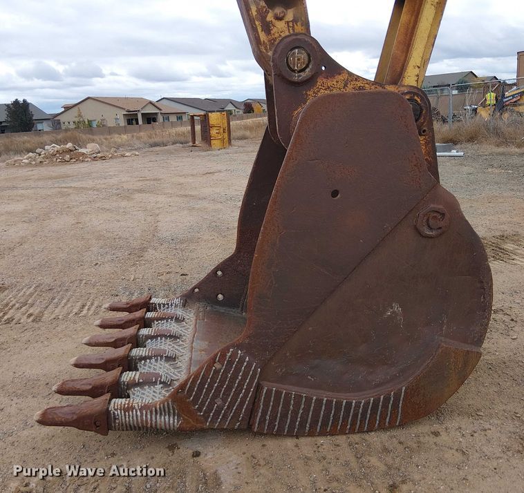 image for item EC1359 Caterpillar 235B excavator