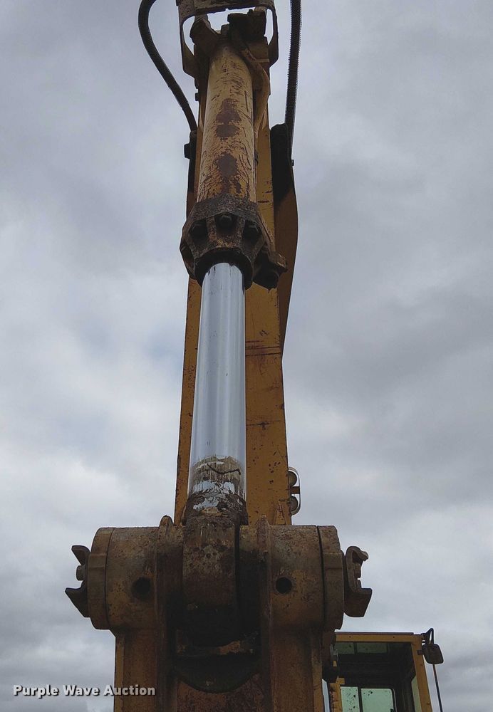 image for item EC1359 Caterpillar 235B excavator