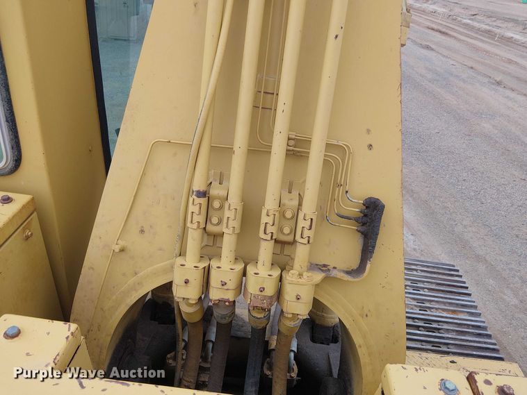image for item EC1359 Caterpillar 235B excavator