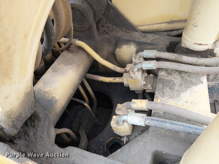 image for item EC1359 Caterpillar 235B excavator