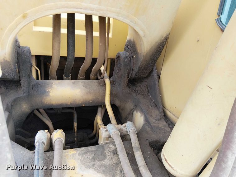 image for item EC1359 Caterpillar 235B excavator