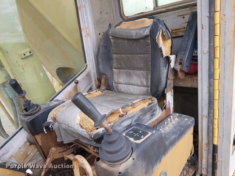 image for item EC1359 Caterpillar 235B excavator