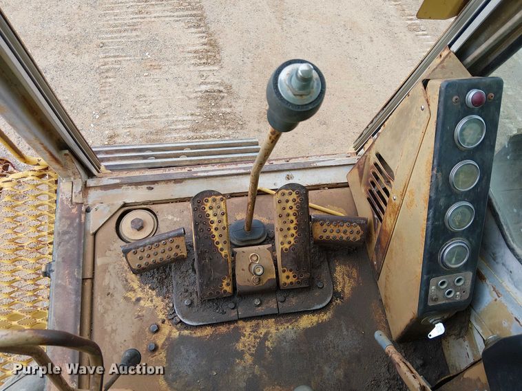 image for item EC1359 Caterpillar 235B excavator