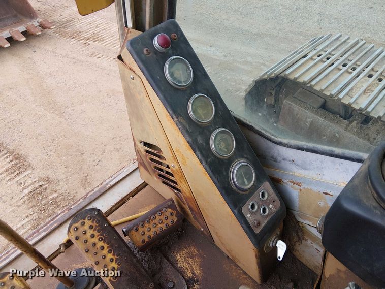 image for item EC1359 Caterpillar 235B excavator