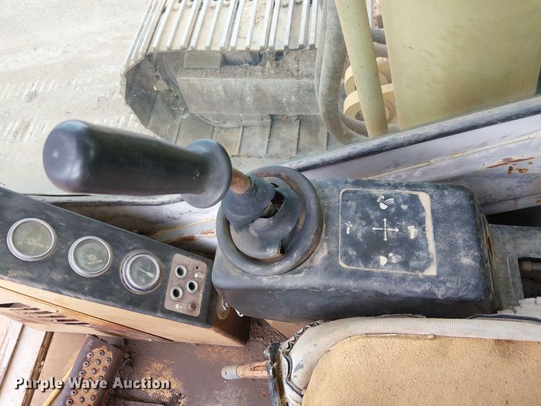 image for item EC1359 Caterpillar 235B excavator