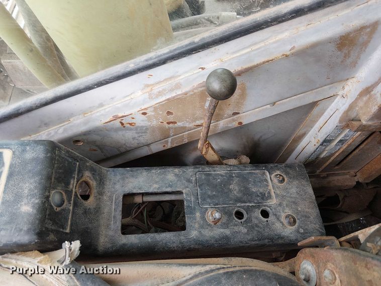 image for item EC1359 Caterpillar 235B excavator