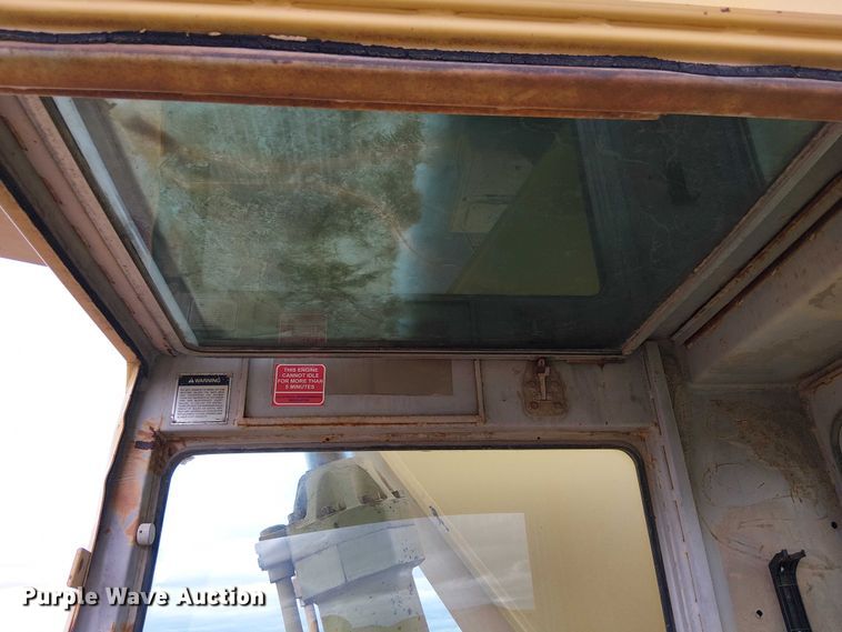 image for item EC1359 Caterpillar 235B excavator