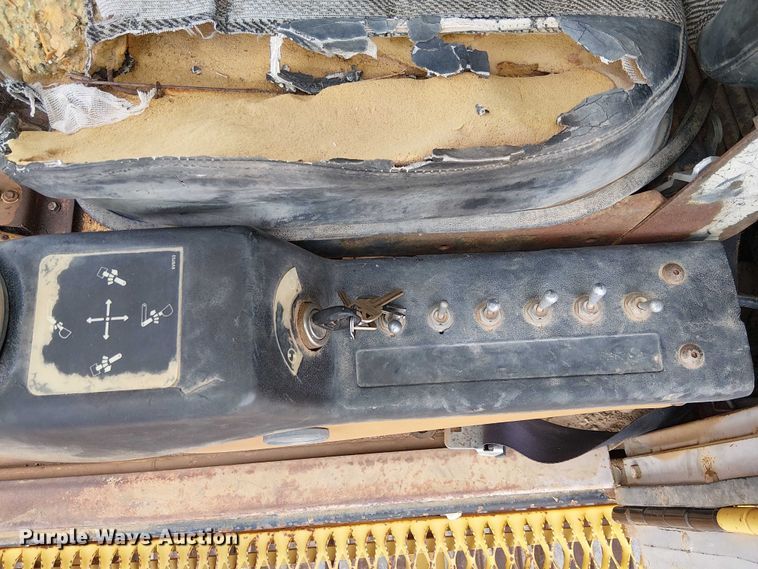 image for item EC1359 Caterpillar 235B excavator