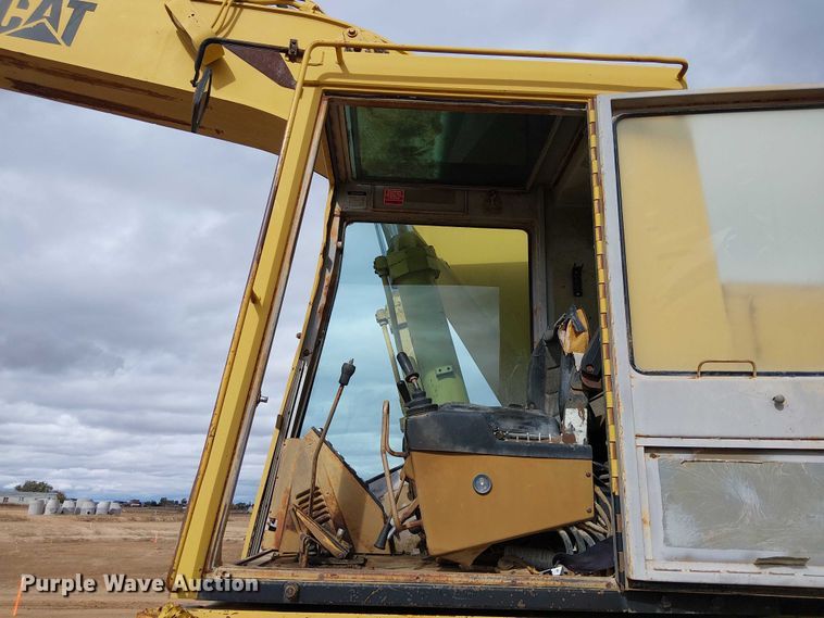 image for item EC1359 Caterpillar 235B excavator