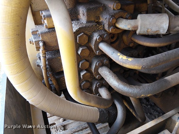 image for item EC1359 Caterpillar 235B excavator