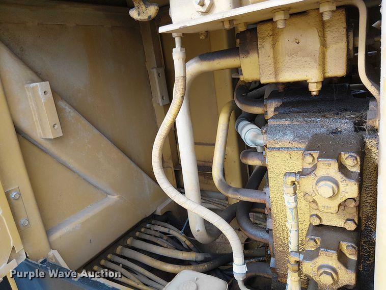 image for item EC1359 Caterpillar 235B excavator