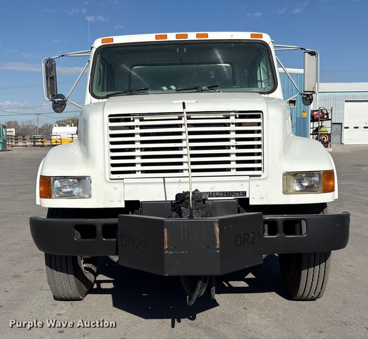 image for item EC4197 1999 International 4700 tack distributor truck
