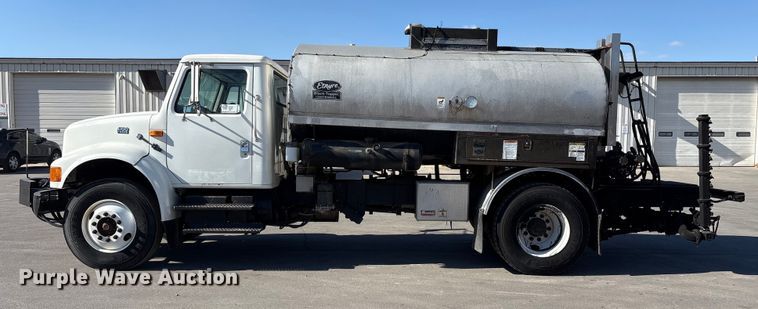 image for item EC4197 1999 International 4700 tack distributor truck