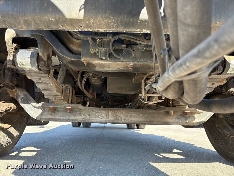 image for item EC4197 1999 International 4700 tack distributor truck