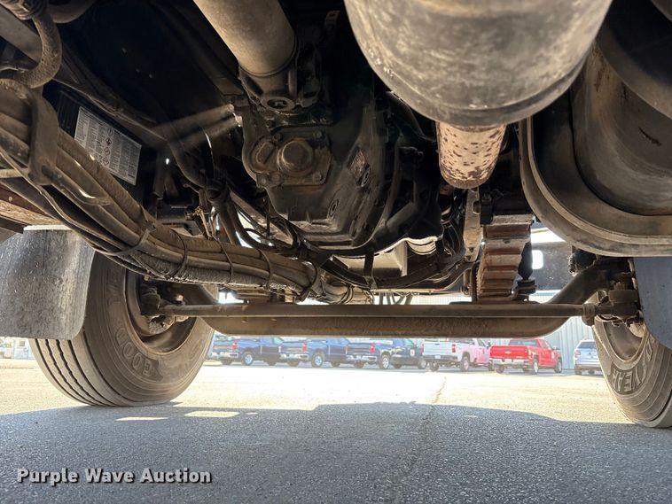 image for item EC4197 1999 International 4700 tack distributor truck