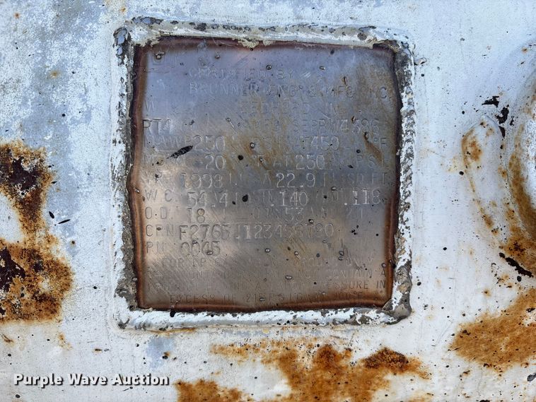 image for item EC4197 1999 International 4700 tack distributor truck