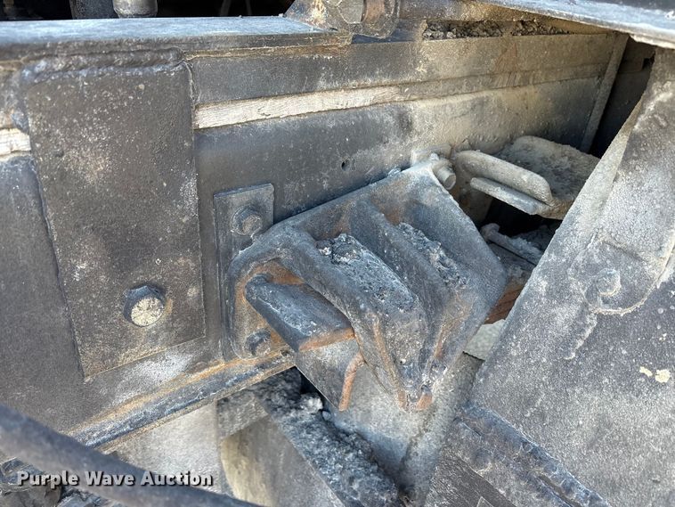 image for item EC4197 1999 International 4700 tack distributor truck