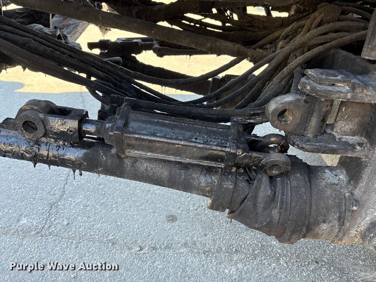 image for item EC4197 1999 International 4700 tack distributor truck