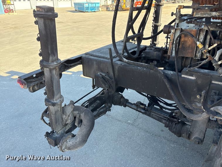 image for item EC4197 1999 International 4700 tack distributor truck