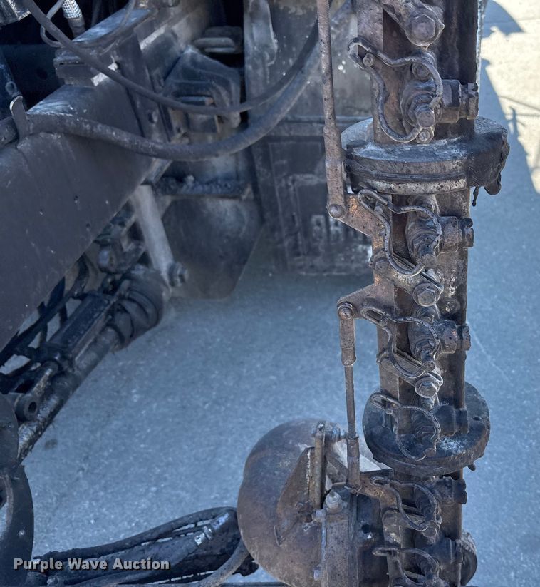 image for item EC4197 1999 International 4700 tack distributor truck