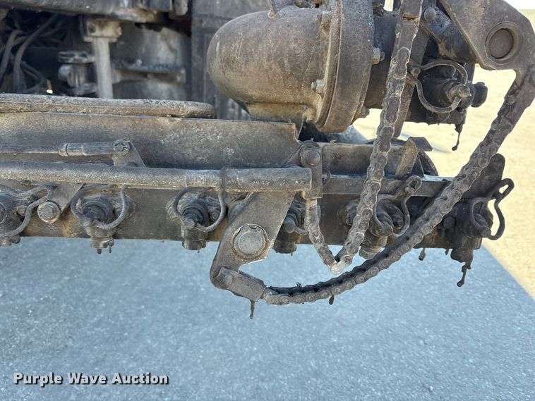 image for item EC4197 1999 International 4700 tack distributor truck