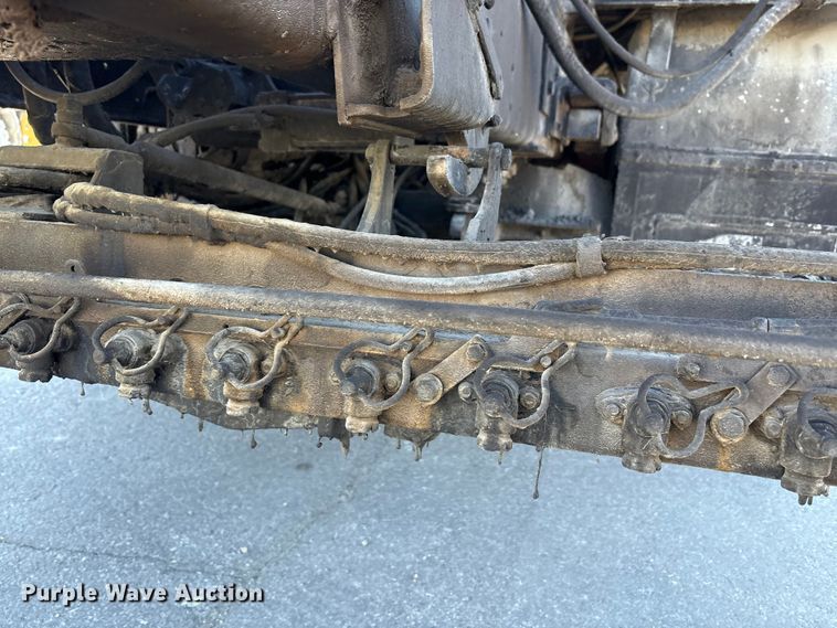 image for item EC4197 1999 International 4700 tack distributor truck