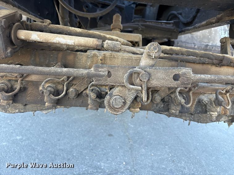 image for item EC4197 1999 International 4700 tack distributor truck