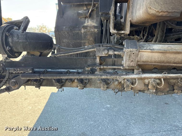 image for item EC4197 1999 International 4700 tack distributor truck