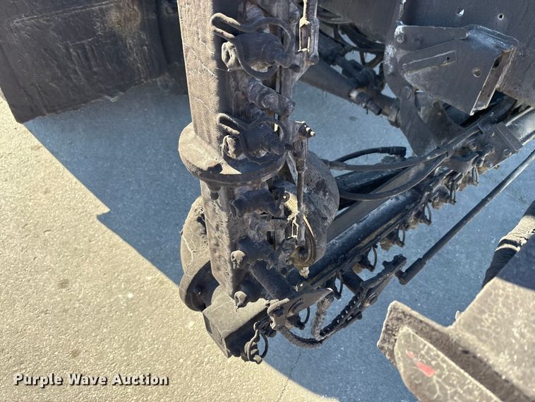 image for item EC4197 1999 International 4700 tack distributor truck