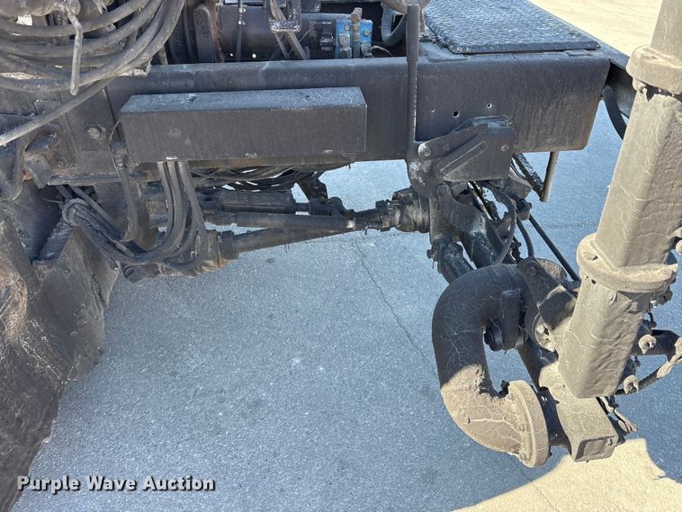 image for item EC4197 1999 International 4700 tack distributor truck