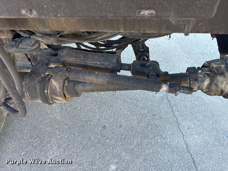 image for item EC4197 1999 International 4700 tack distributor truck