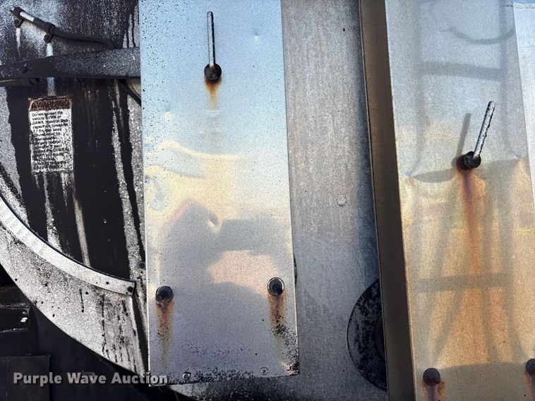 image for item EC4197 1999 International 4700 tack distributor truck