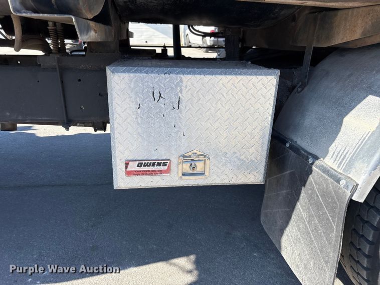 image for item EC4197 1999 International 4700 tack distributor truck